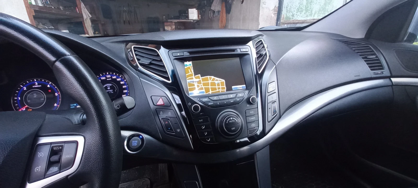 Hyundai I40 комби, снимка 6 - Автомобили и джипове - 56365126