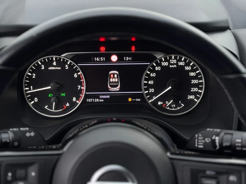 Nissan Qashqai, снимка 9 - Автомобили и джипове - 52370216