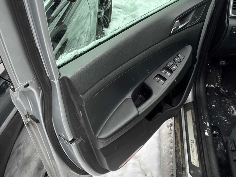 Hyundai Tucson * Ultimate * CARFAX * БЕЗ ПЪРВОНАЧАЛНА ВНОСКА, снимка 12 - Автомобили и джипове - 52941012