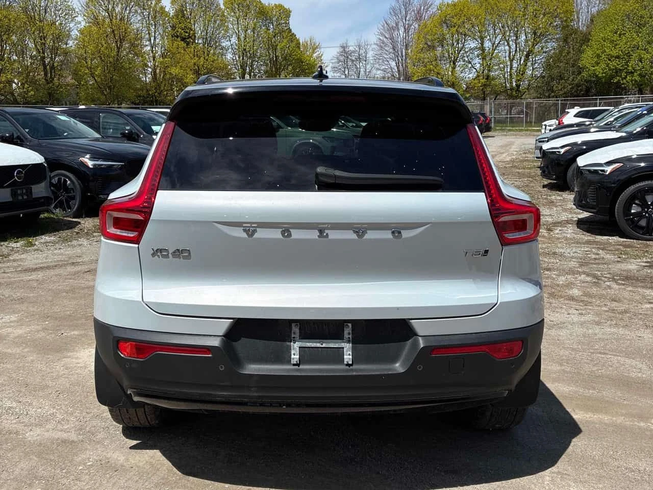 Volvo XC40 * R Design * АВТОКРЕДИТ БЕЗ ПЪРВОНАЧАЛНА ВНОСКА* , снимка 4 - Автомобили и джипове - 54803735