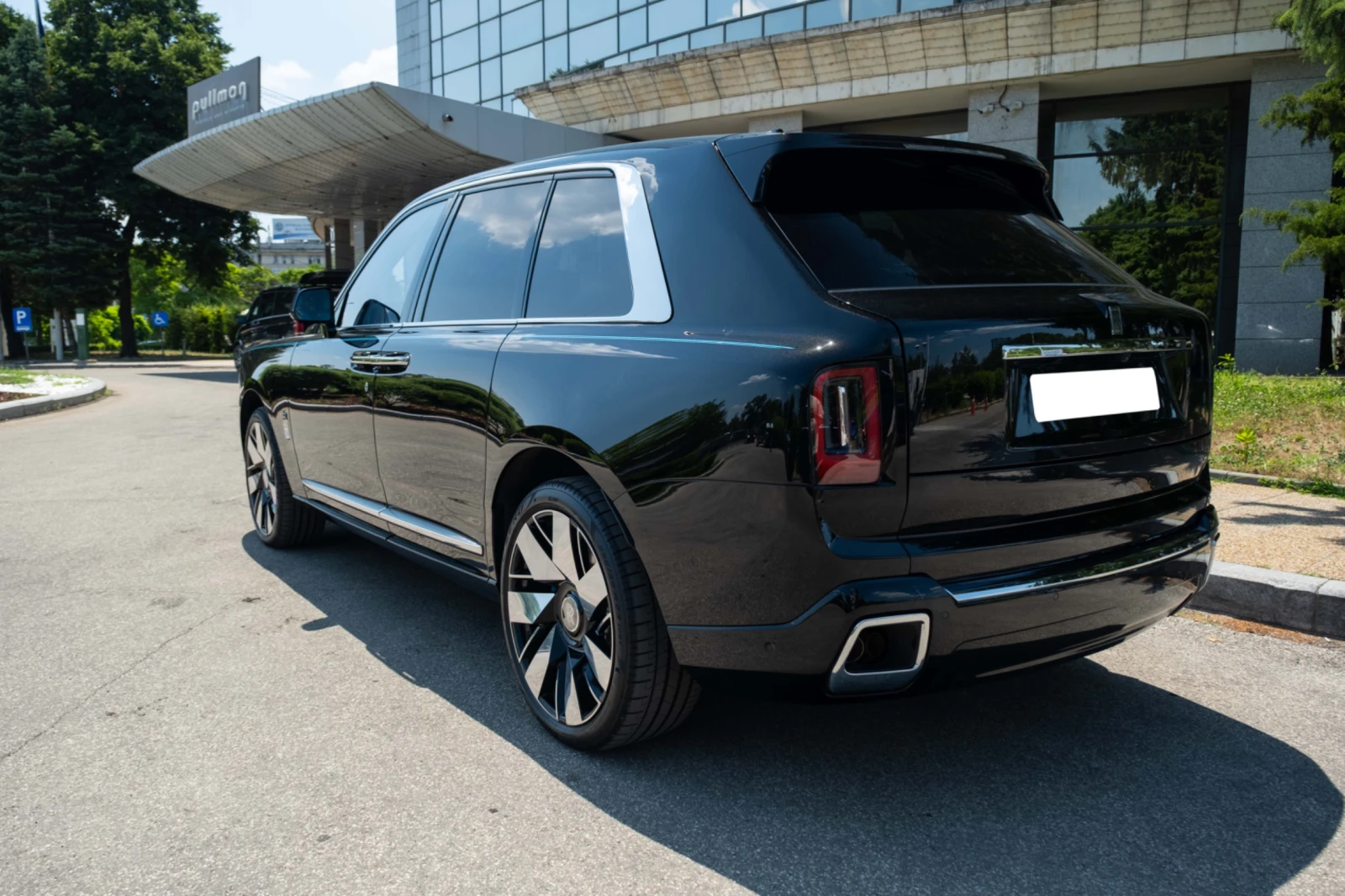 Rolls-Royce Cullinan Silver Badge 2026 Facelift, снимка 5 - Автомобили и джипове - 55457521