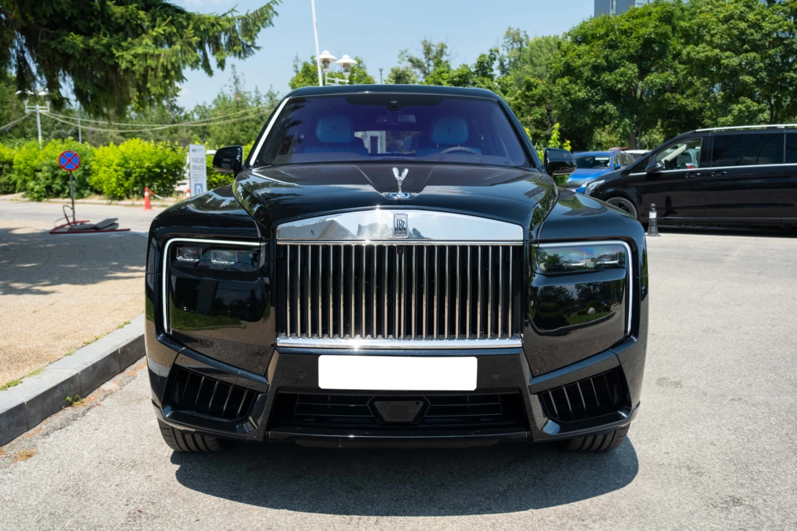 Rolls-Royce Cullinan Silver Badge 2026 Facelift, снимка 2 - Автомобили и джипове - 55457521