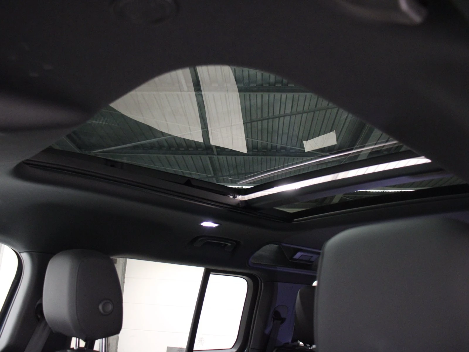 Land Rover Defender 110 D300 X-Dynamic SE, снимка 9 - Автомобили и джипове - 55938742