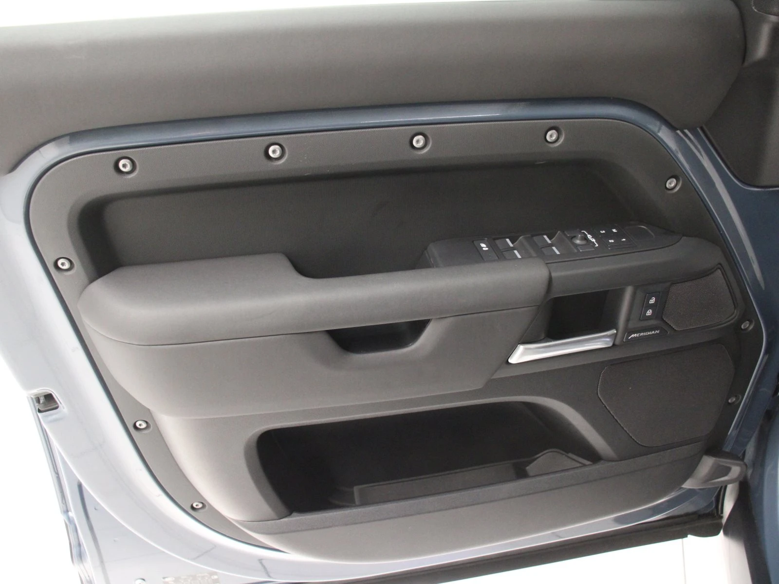Land Rover Defender 110 D300 X-Dynamic SE, снимка 8 - Автомобили и джипове - 55938742
