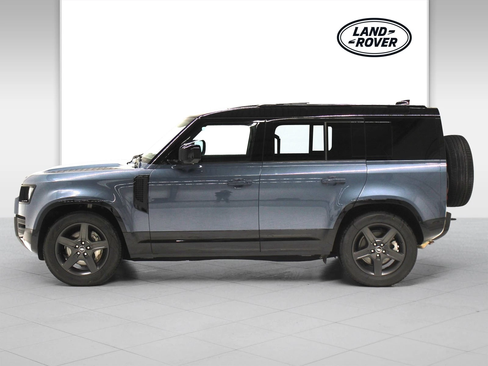 Land Rover Defender 110 D300 X-Dynamic SE, снимка 3 - Автомобили и джипове - 55938742