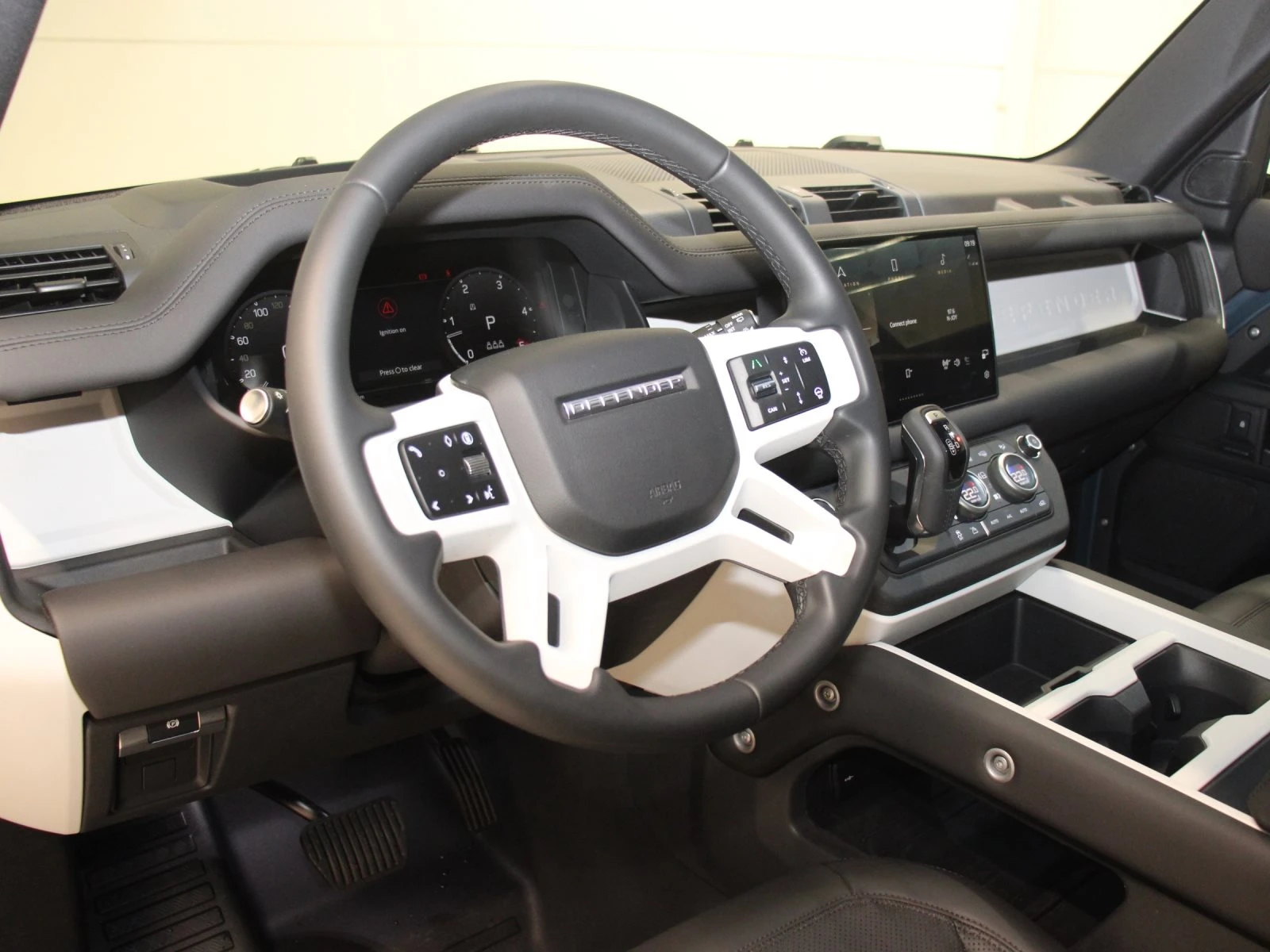 Land Rover Defender 110 D300 X-Dynamic SE, снимка 4 - Автомобили и джипове - 55938742