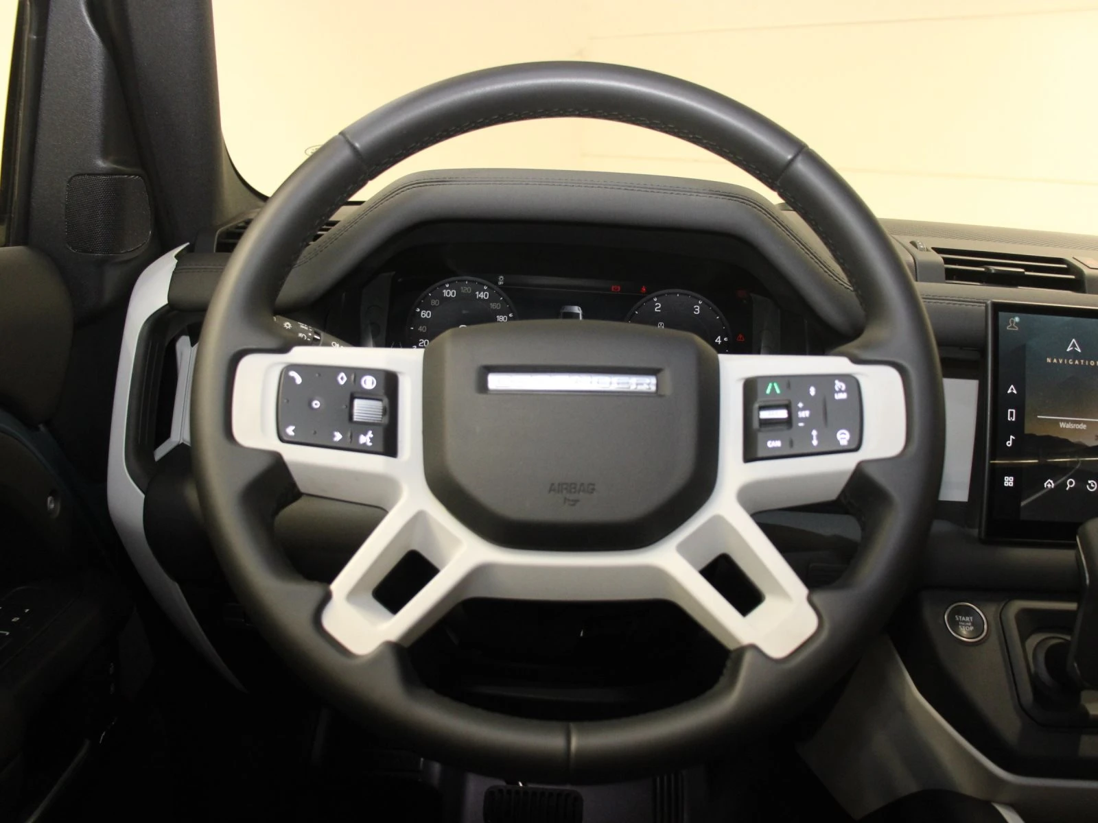 Land Rover Defender 110 D300 X-Dynamic SE, снимка 5 - Автомобили и джипове - 55938742