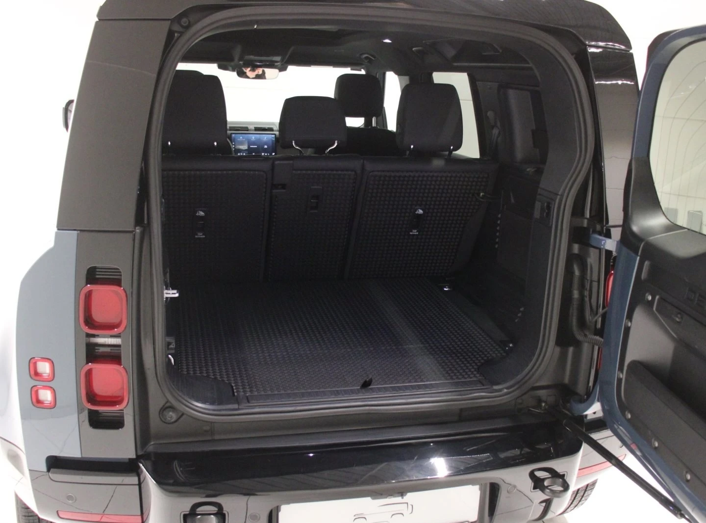 Land Rover Defender 110 D300 X-Dynamic SE, снимка 11 - Автомобили и джипове - 55938742