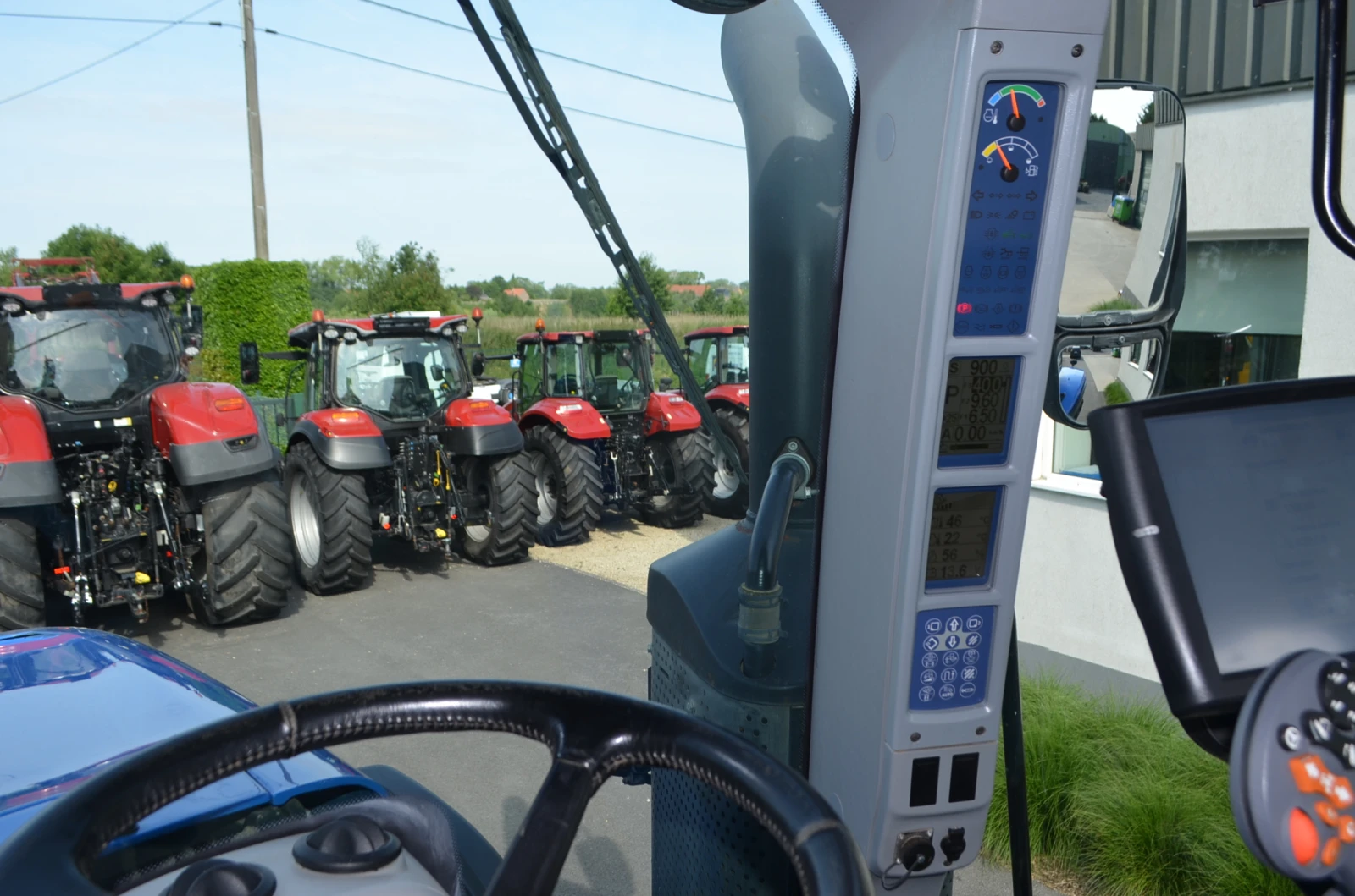 Трактор New Holland T8.435 Autocommand , снимка 15 - Селскостопанска техника - 56017817