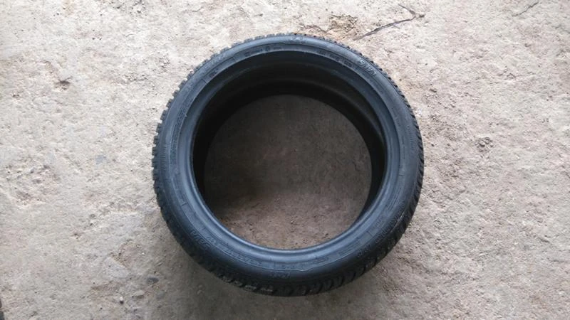 Гуми Зимни 215/45R17, снимка 2 - Гуми и джанти - 45864060