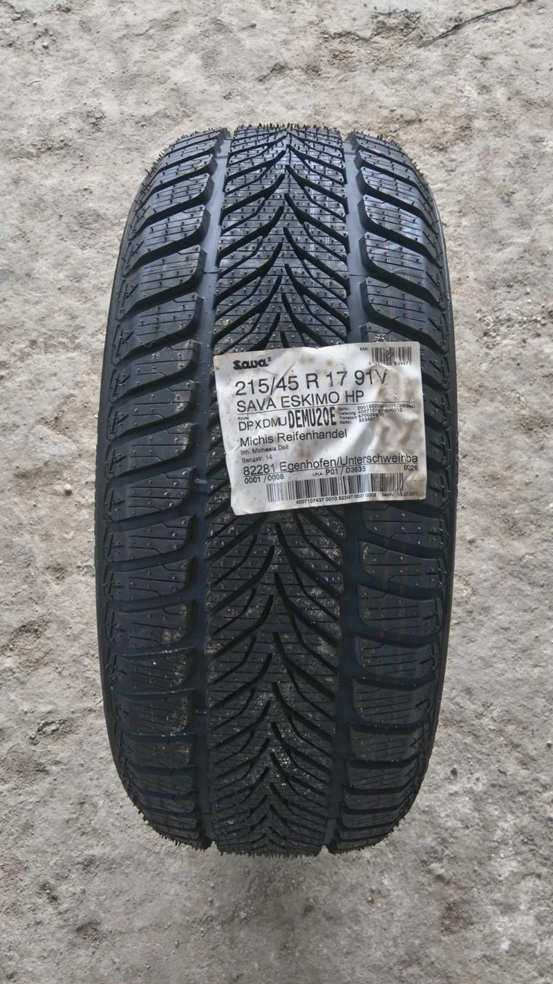 Гуми Зимни 215/45R17, снимка 1 - Гуми и джанти - 45864060