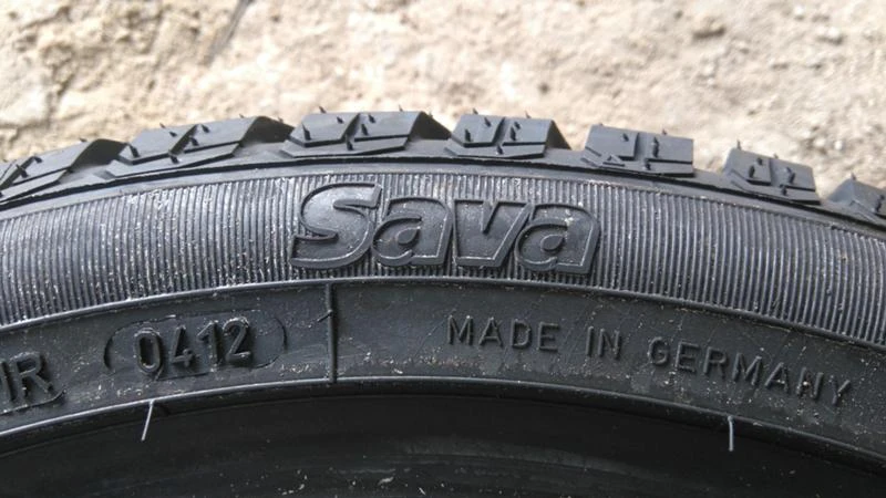 Гуми Зимни 215/45R17, снимка 3 - Гуми и джанти - 45864060