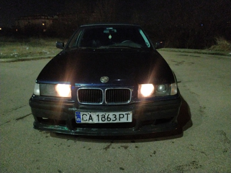 BMW 320, снимка 1 - Автомобили и джипове - 45595135