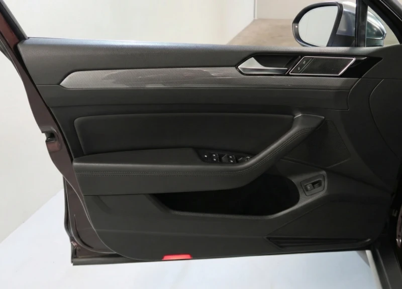 VW Passat Alltrack 2.0 TDI 4MOTION, 190 к.с., 2017 г., снимка 10 - Автомобили и джипове - 52770469