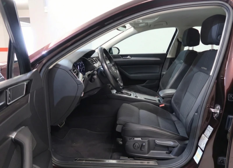 VW Passat Alltrack 2.0 TDI 4MOTION, 190 к.с., 2017 г., снимка 13 - Автомобили и джипове - 52770469