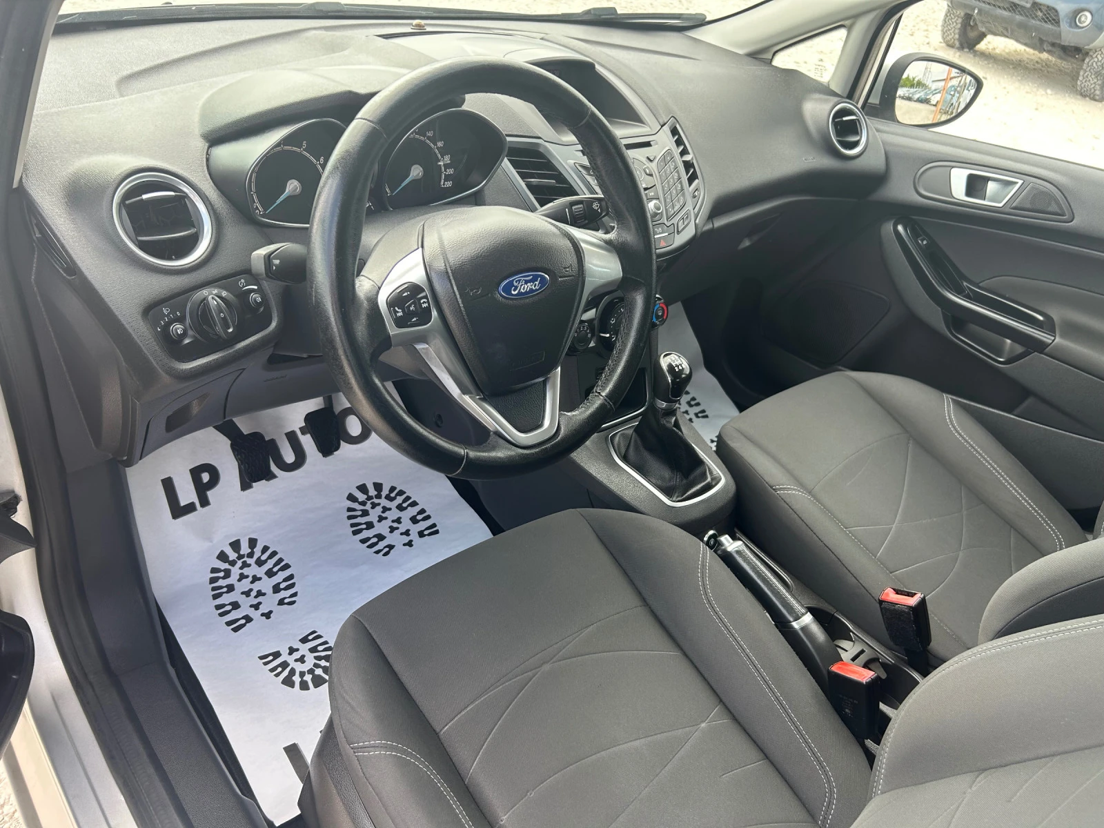 Ford Fiesta 1.4i* 97k.c* ГАЗ* TITANIUM - изображение 8