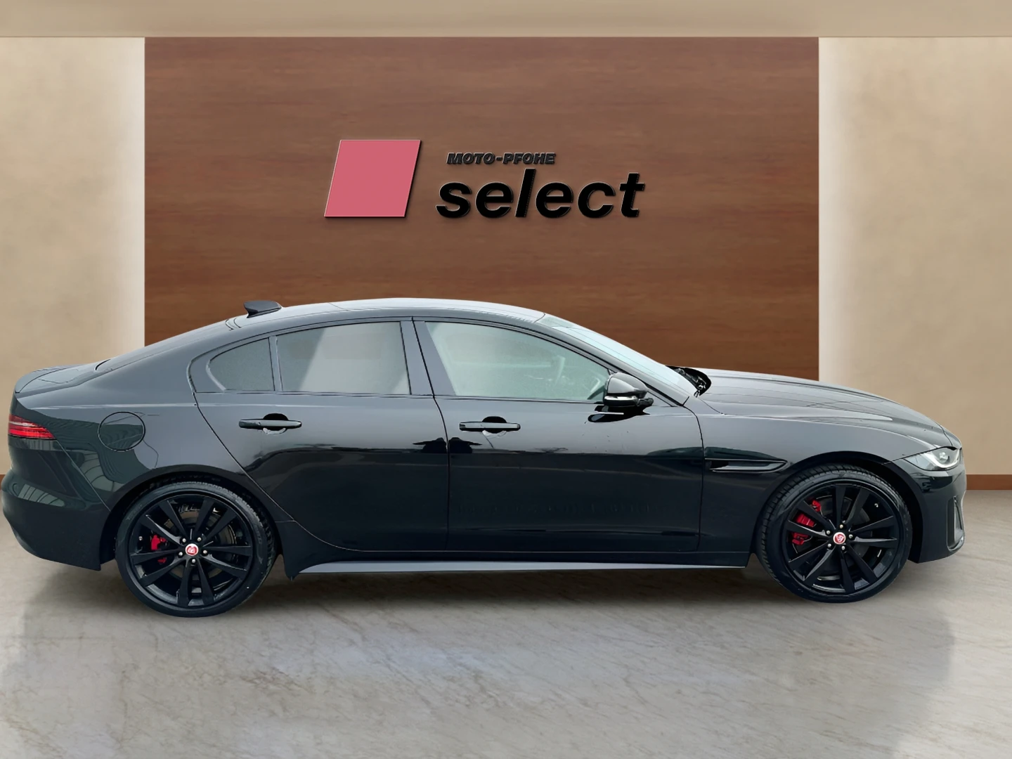 Jaguar XE 2.0 I4 - изображение 3