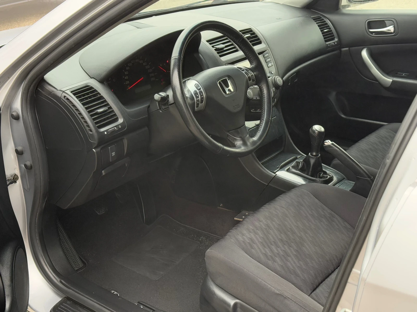 Honda Accord 2.2 i-CTDi 140к.с * Климатроник*  - изображение 9