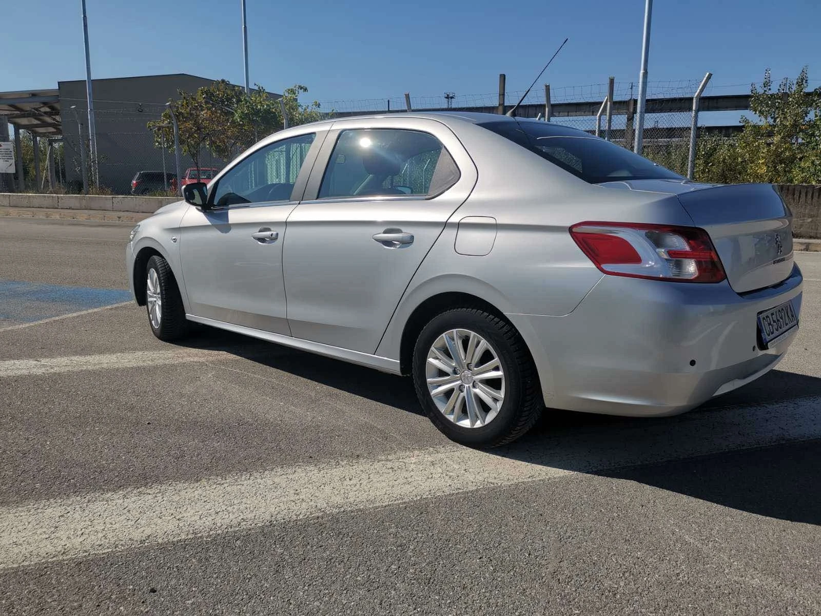 Peugeot 301 Allure - изображение 4