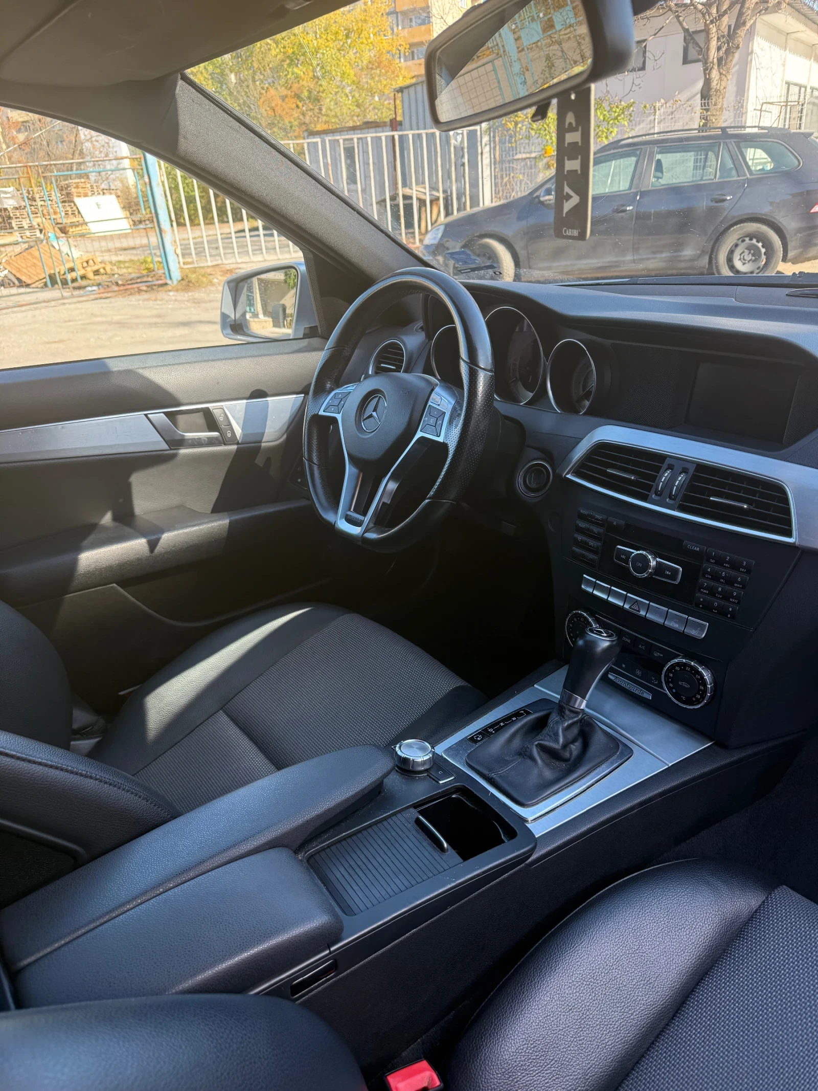 Mercedes-Benz C 220, снимка 6 - Автомобили и джипове - 53849362