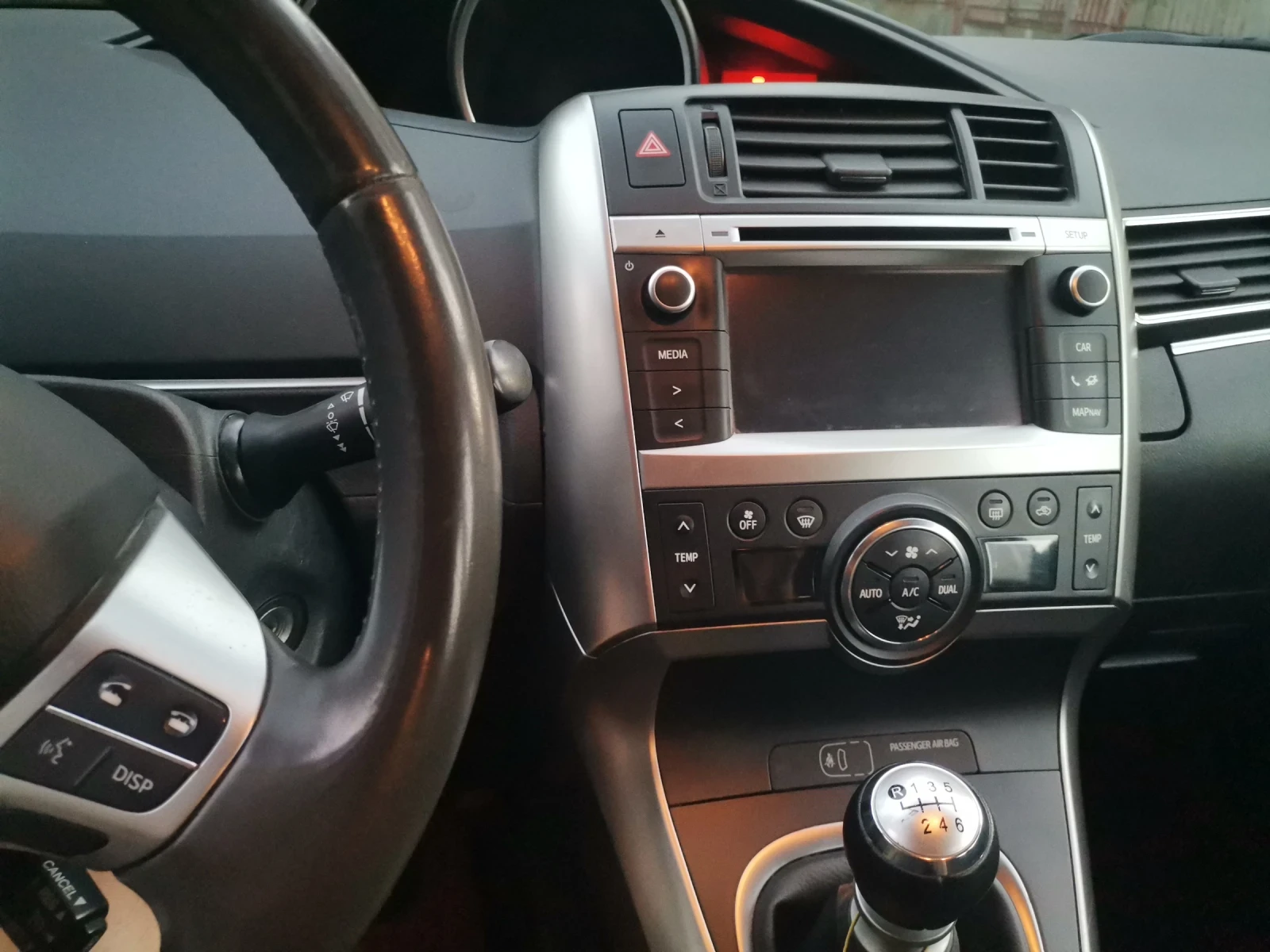 Toyota Verso Ван, снимка 9 - Автомобили и джипове - 53949381