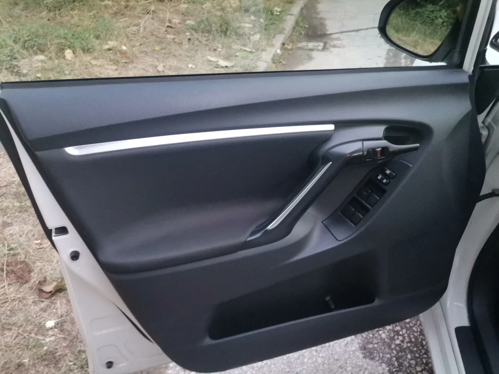 Toyota Verso Ван, снимка 8 - Автомобили и джипове - 53949381