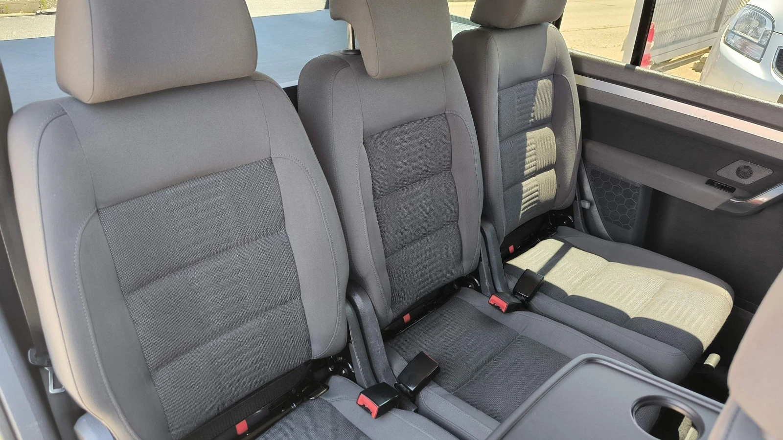 VW Touran 2.0TDI , снимка 11 - Автомобили и джипове - 55299690