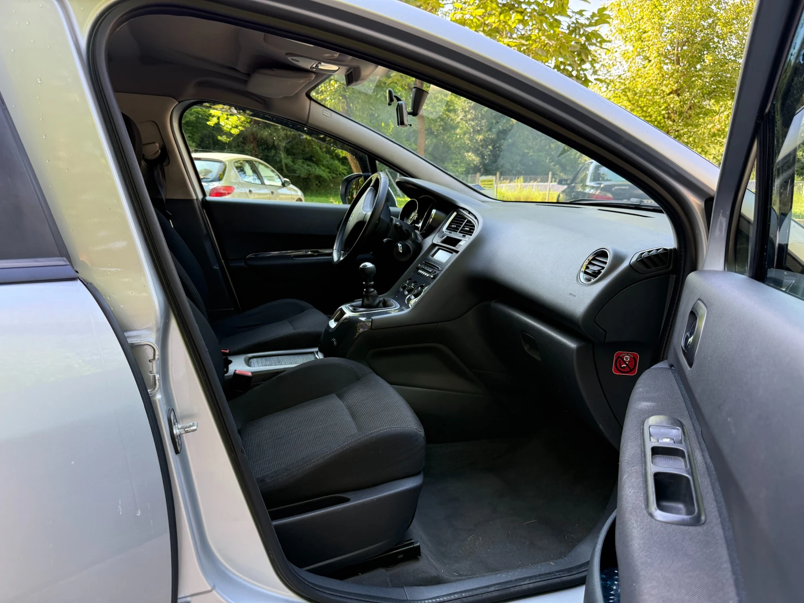 Peugeot 5008 1.6HDI, снимка 11 - Автомобили и джипове - 55302679