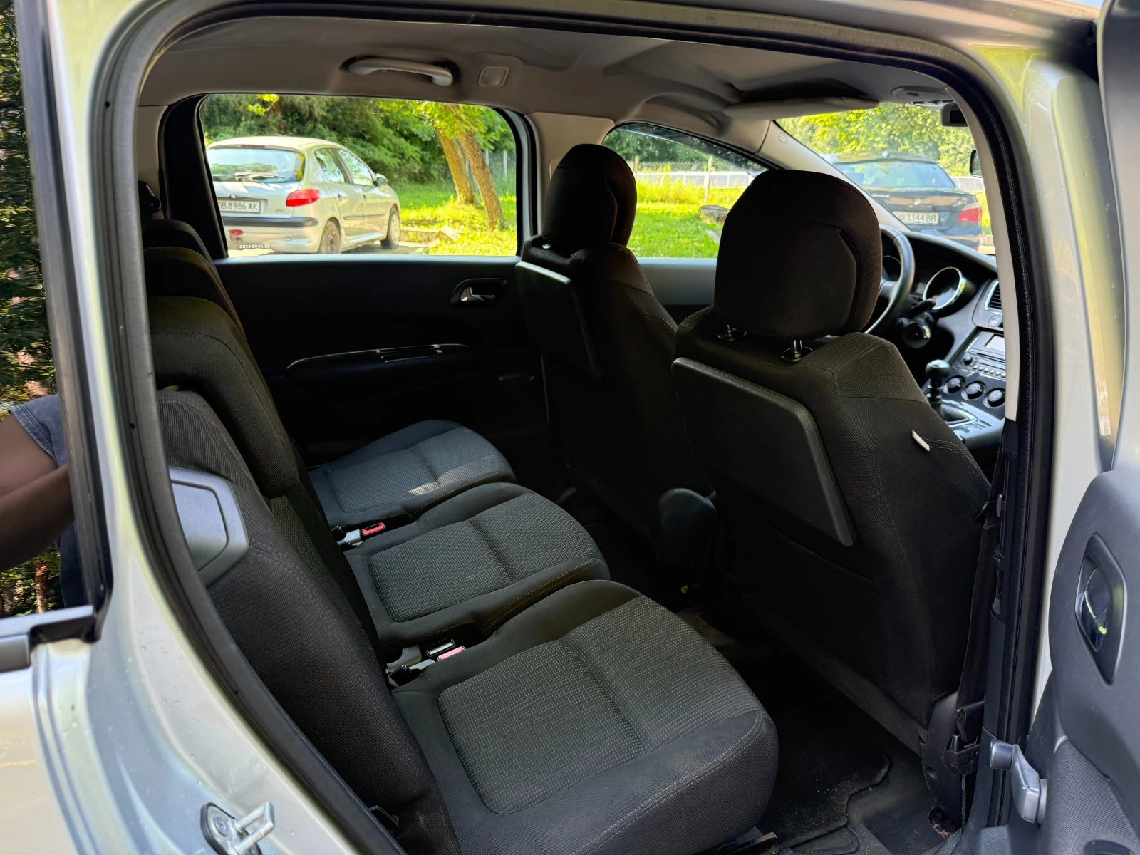 Peugeot 5008 1.6HDI, снимка 9 - Автомобили и джипове - 55302679