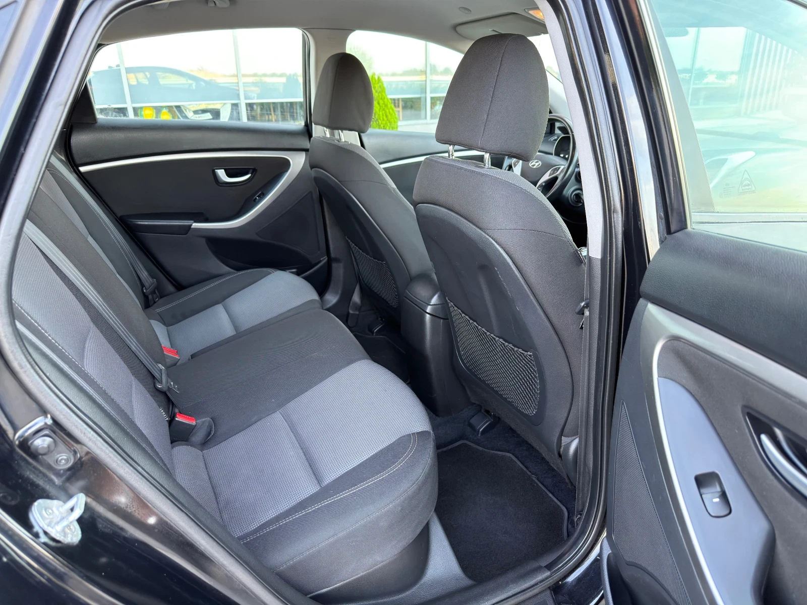 Hyundai I30 1.6CRDI, снимка 13 - Автомобили и джипове - 56151907