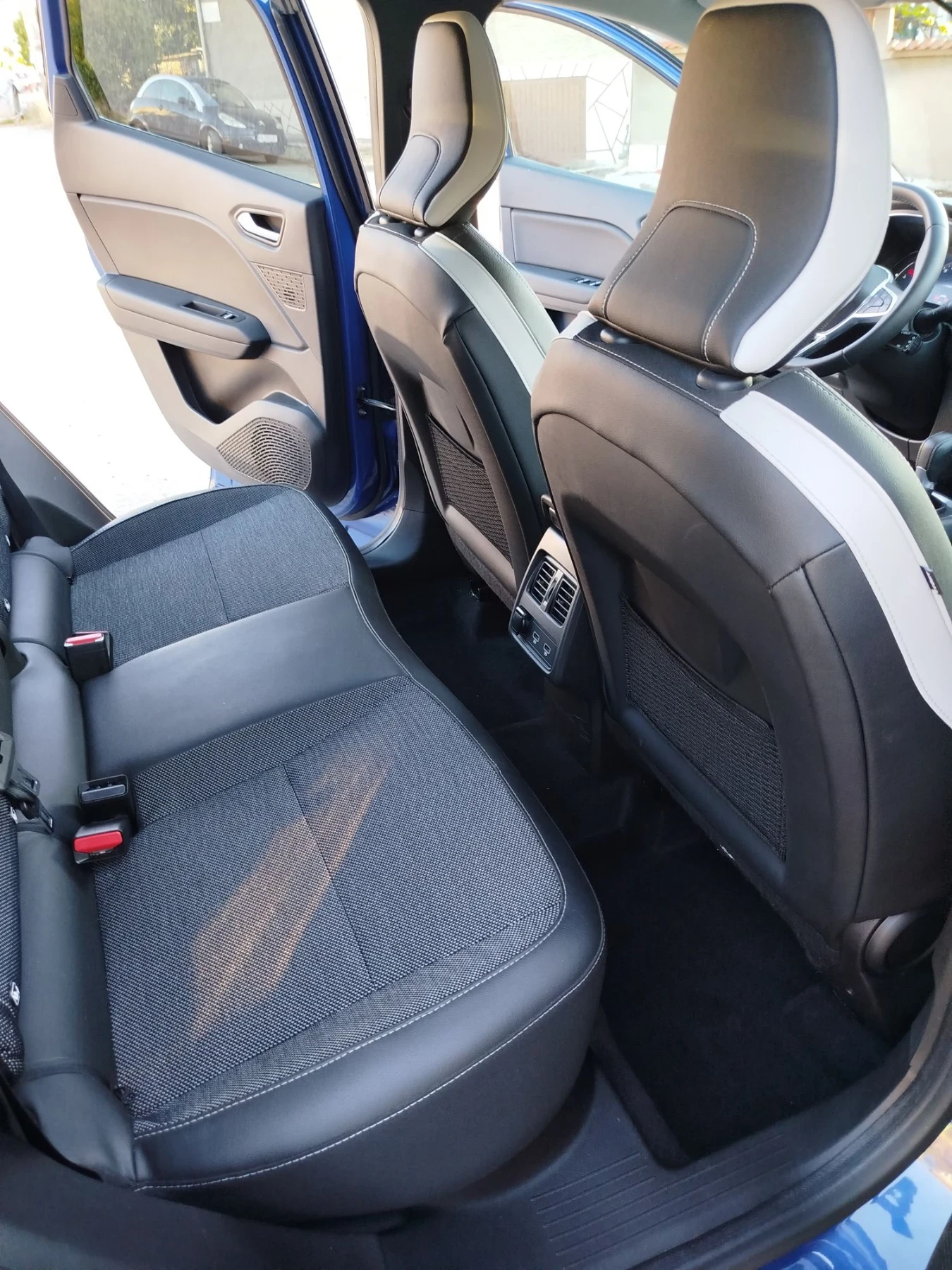 Renault Captur Суф, снимка 11 - Автомобили и джипове - 56362413