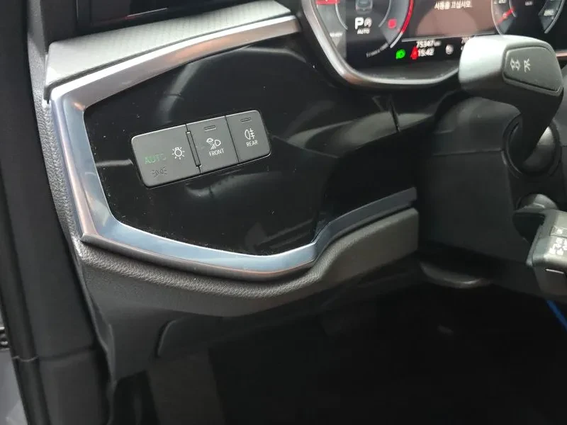 Audi Q3 35 Tdi Premium, снимка 14 - Автомобили и джипове - 56515632