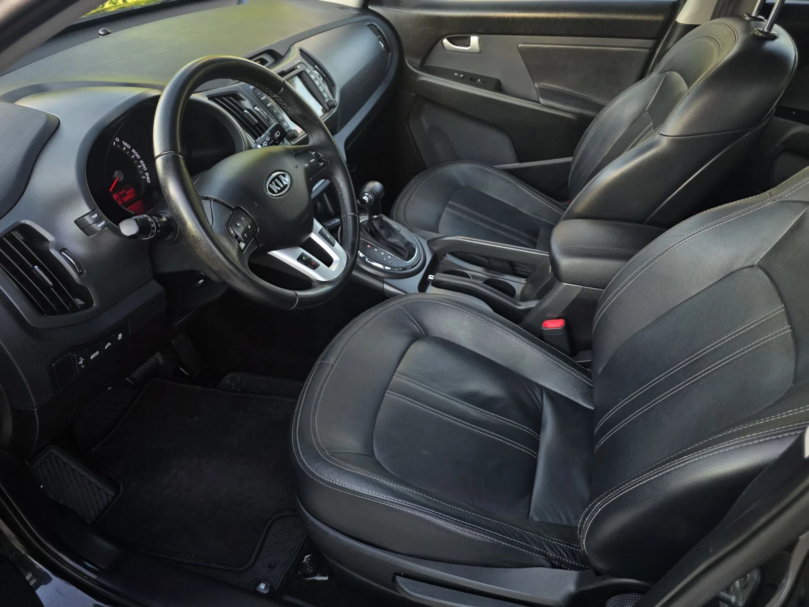 Kia Sportage 2.0CRDI 4x4 AUTOMATIC 130000km, снимка 6 - Автомобили и джипове - 55400135