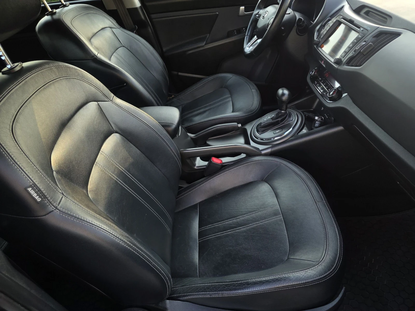 Kia Sportage 2.0CRDI 4x4 AUTOMATIC 130000km, снимка 7 - Автомобили и джипове - 55400135