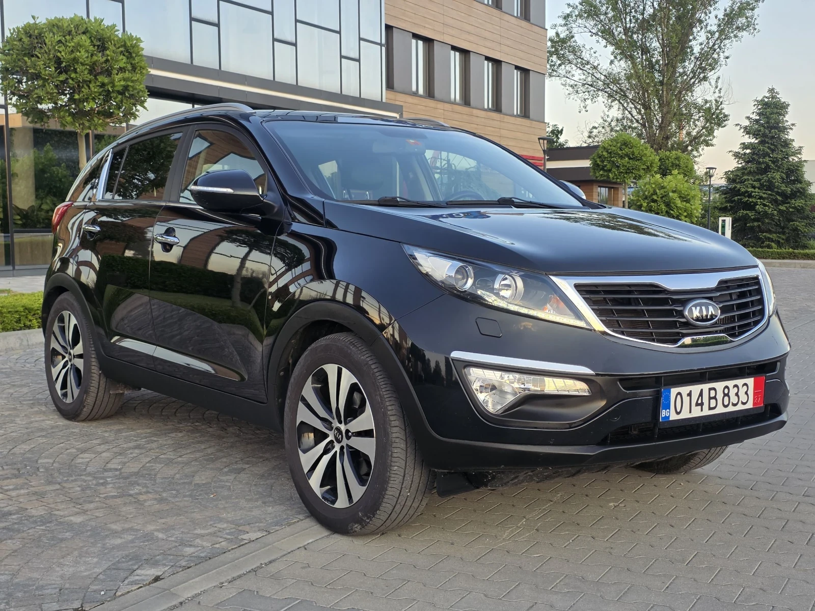 Kia Sportage 2.0CRDI 4x4 AUTOMATIC 130000km, снимка 4 - Автомобили и джипове - 55400135