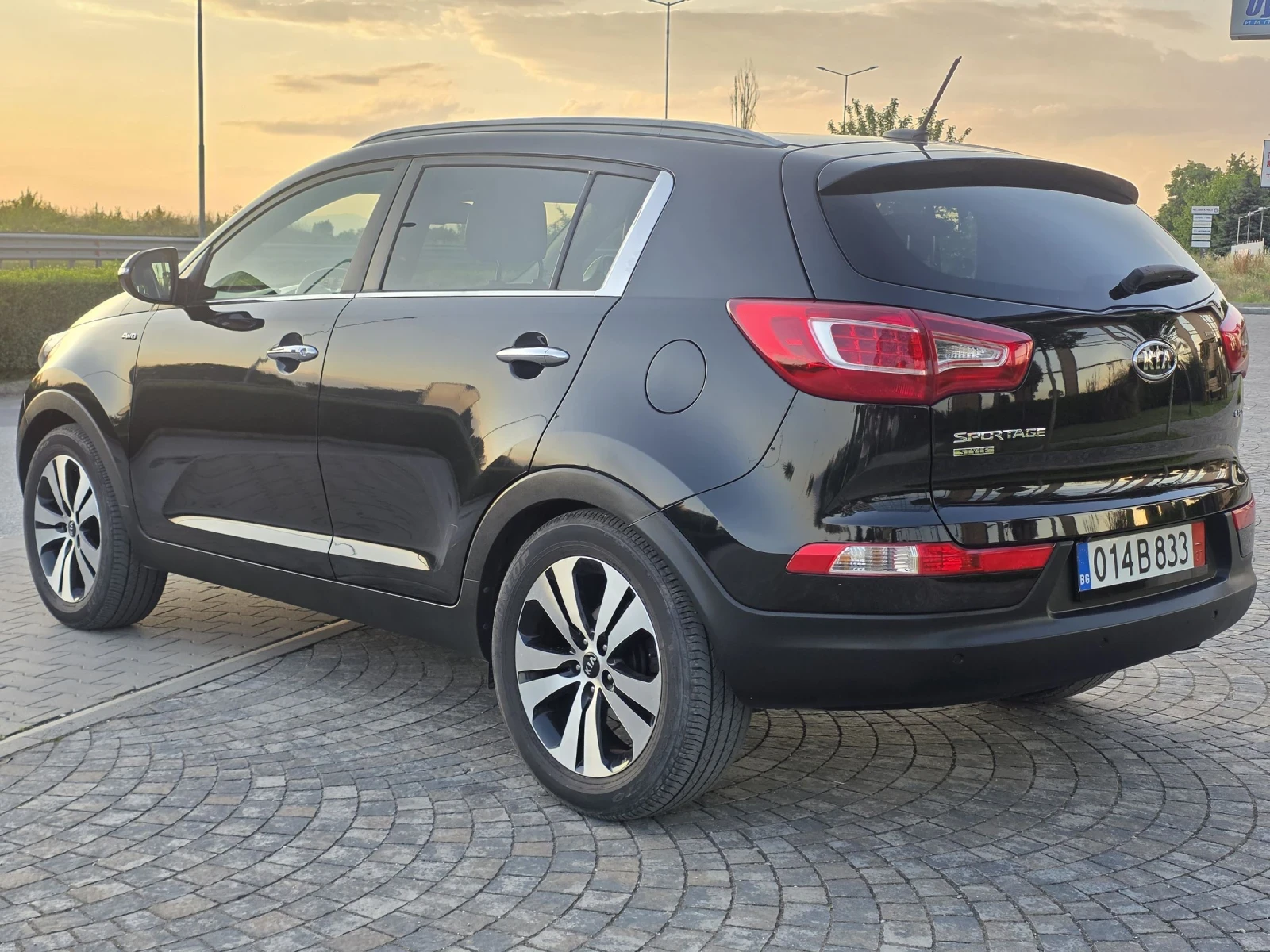 Kia Sportage 2.0CRDI 4x4 AUTOMATIC 130000km, снимка 2 - Автомобили и джипове - 55400135