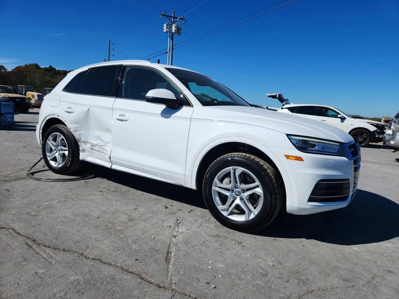 Audi Q5 2.0l Premium, снимка 4 - Автомобили и джипове - 56350730