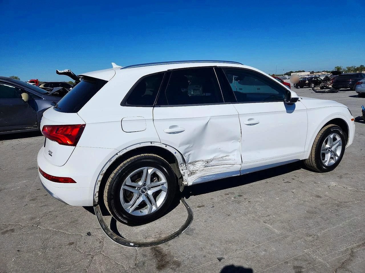Audi Q5 2.0l Premium, снимка 3 - Автомобили и джипове - 56350730