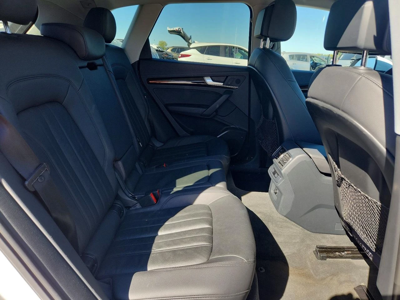 Audi Q5 2.0l Premium, снимка 11 - Автомобили и джипове - 56350730