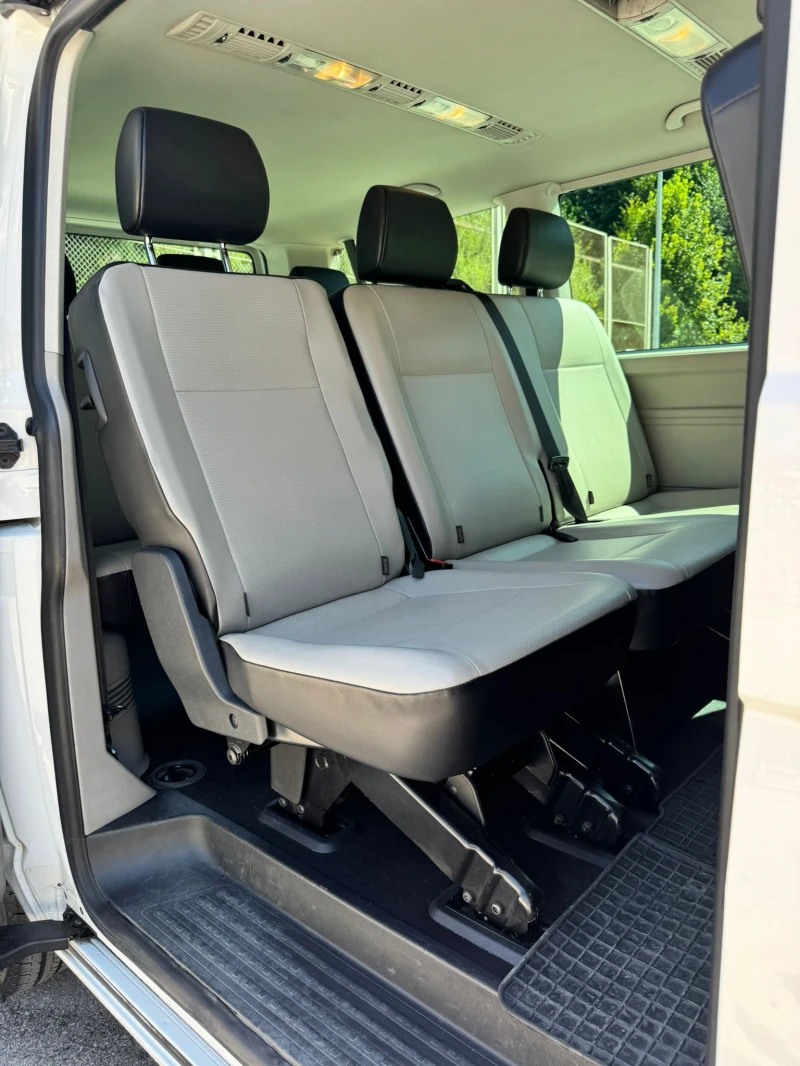 VW Caravelle 150hp/9 места/Кожа, снимка 12 - Бусове и автобуси - 53185341