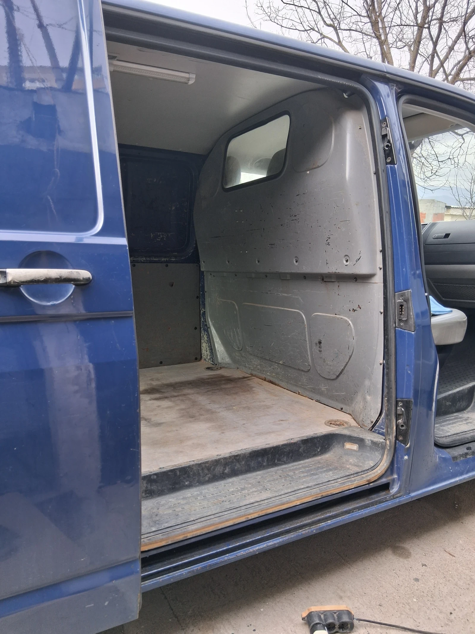 VW T5, снимка 11 - Бусове и автобуси - 53906371
