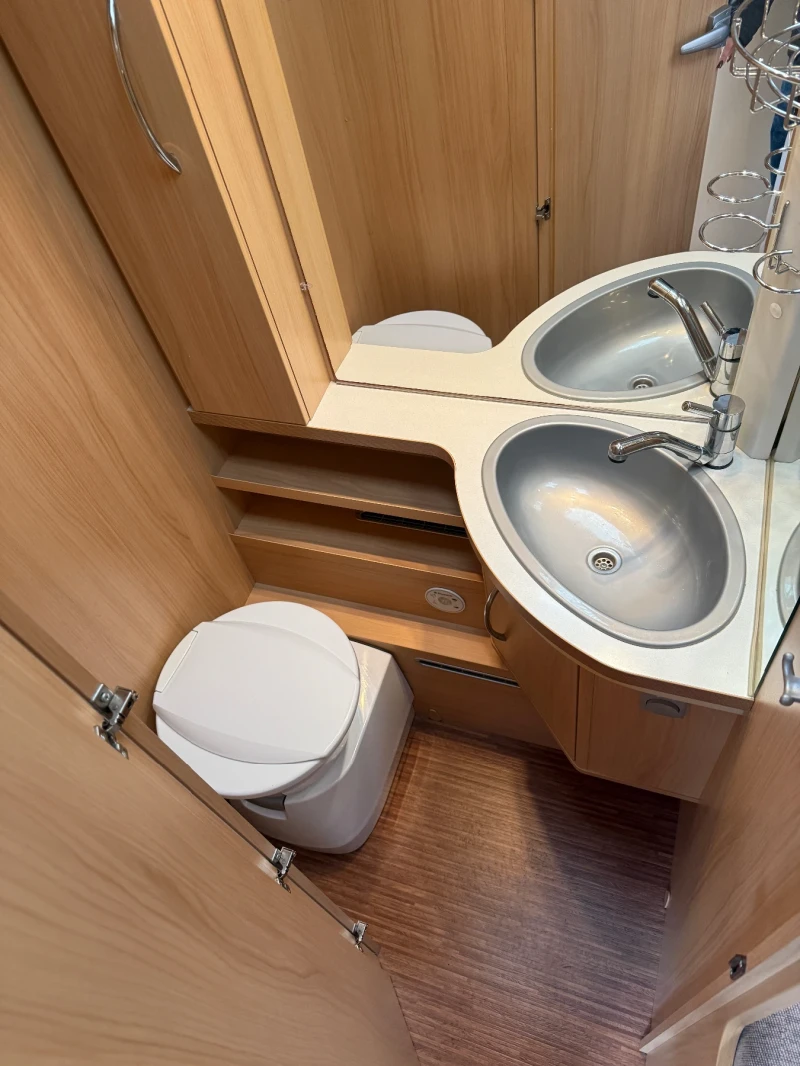 Каравана LMC Cello 510, снимка 13 - Каравани и кемпери - 51977766