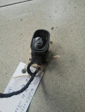 Копче ел стъкло задно дясно Мерцедес Ц220 w203