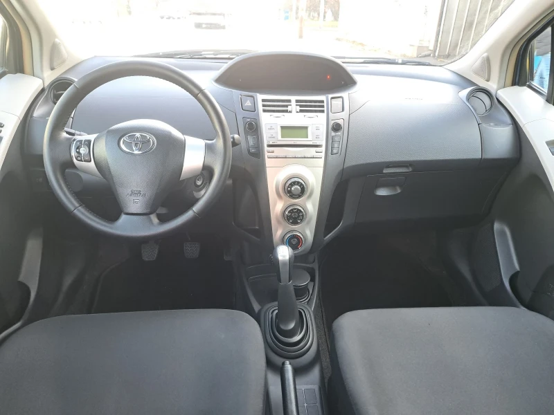 Toyota Yaris 1.0VVT, снимка 10 - Автомобили и джипове - 48031027