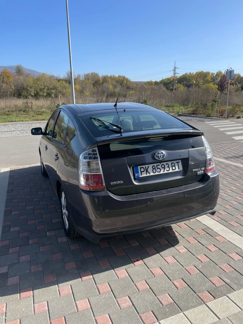 Toyota Prius 1.5 hybrid, снимка 5 - Автомобили и джипове - 49278594