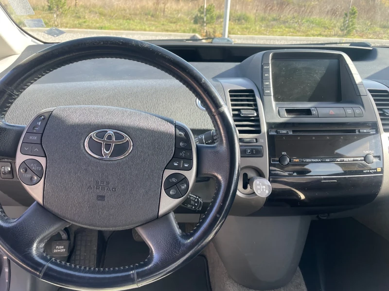 Toyota Prius 1.5 hybrid, снимка 6 - Автомобили и джипове - 49278594