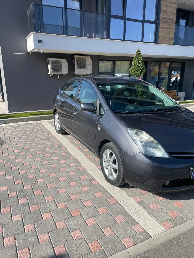 Toyota Prius 1.5 hybrid, снимка 3 - Автомобили и джипове - 49278594