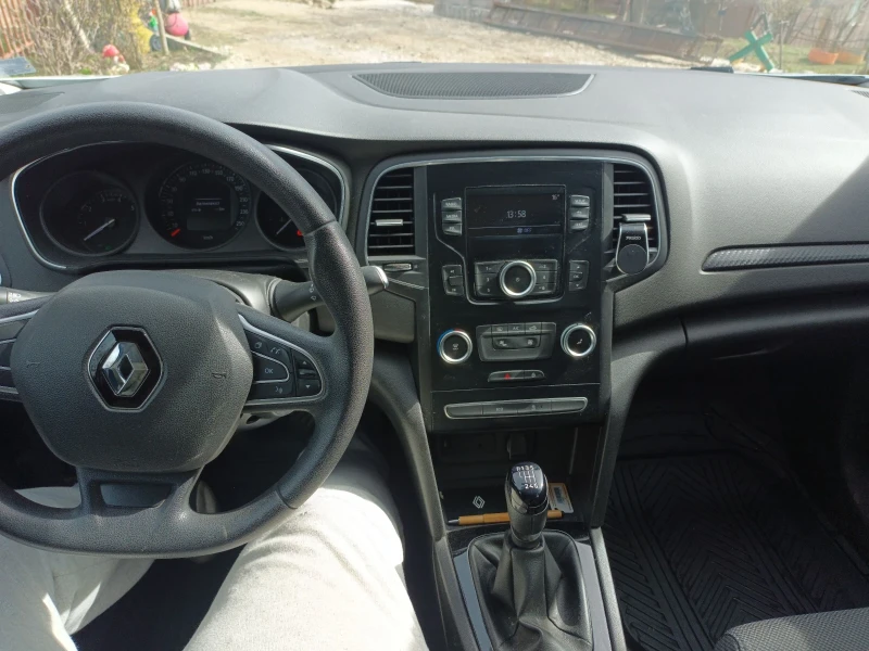 Renault Megane 1.3 TCe, снимка 7 - Автомобили и джипове - 49450596