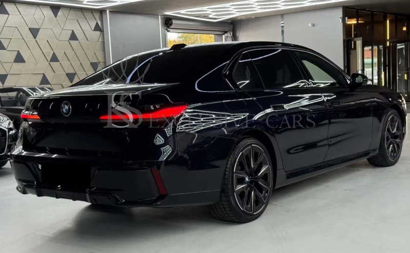 BMW 740 xDRIVE* M-SPORT PRO* SKY LOUNGE* ОБДУХВАНЕ* МАСАЖ*, снимка 3 - Автомобили и джипове - 51758671