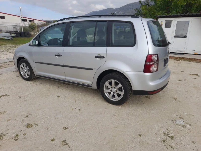 VW Touran 1.9 TDI 105к.с. 6 скорости, снимка 10 - Автомобили и джипове - 52071773